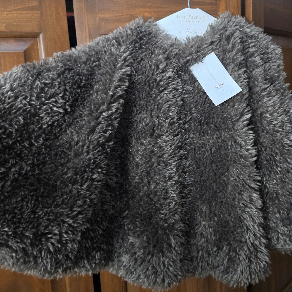 NWT Isaac Mizrahi Brown Faux Fur Tree Skirt